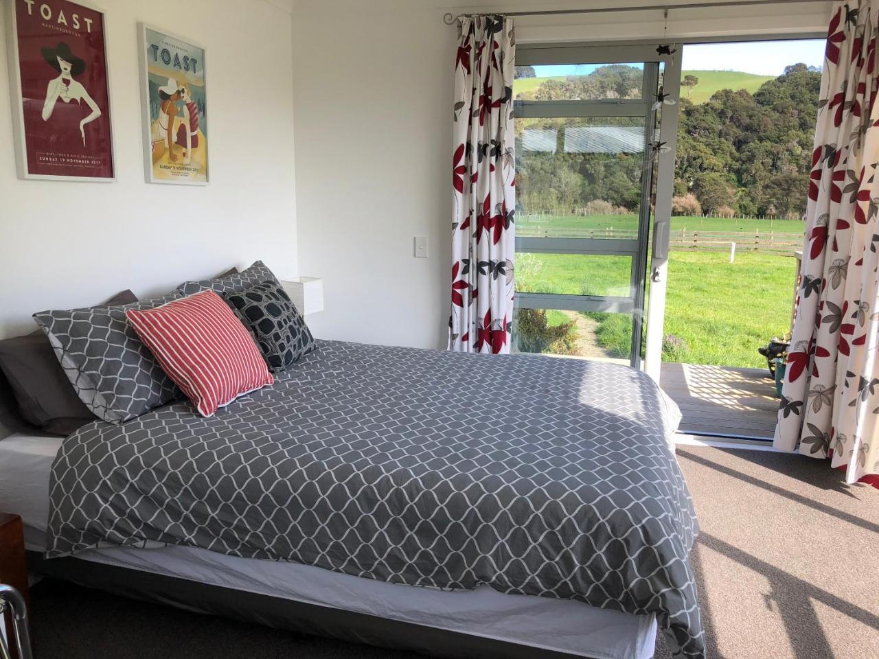 Narrow Neck Creek Farmstay And B&B Upper Hutt Ngoại thất bức ảnh